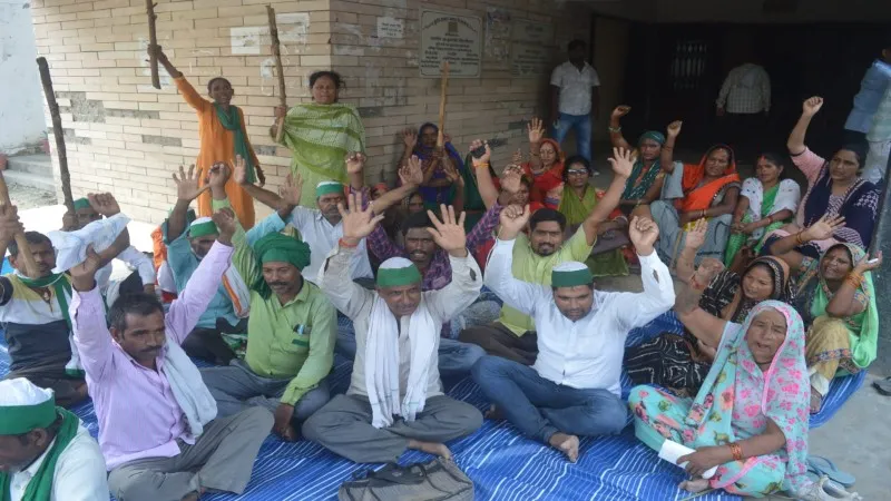 अयोध्या: नहीं पहुंचे उप कृषि निदेशक, तो किसानों ने घेरा कृषि भवन, दिया ज्ञापन 